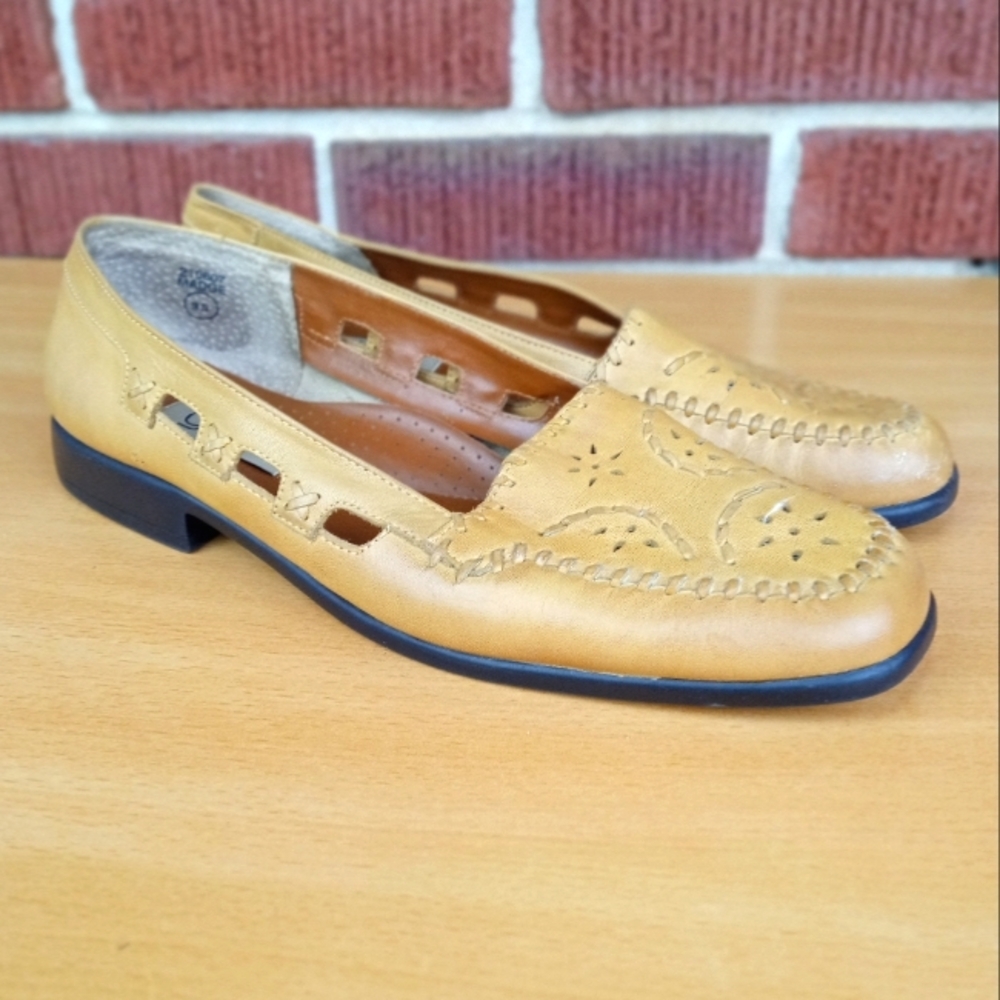 G. Wiz 'Madge' Vintage Genuine Leather Loafers in Tan Wheat Sz. 9 Slim